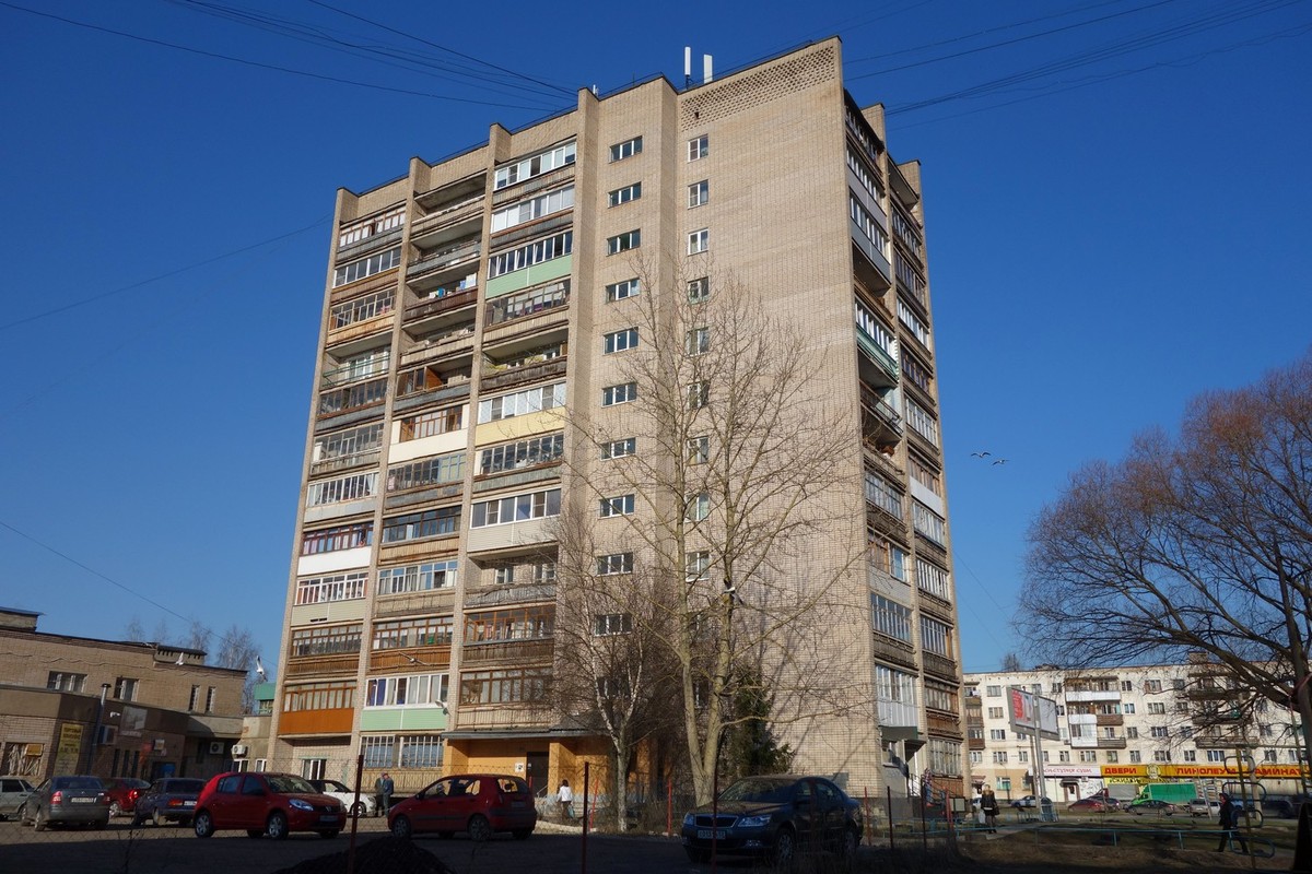 Великий Новгород, Проспект Мира, 34 / Улица Попова, 11