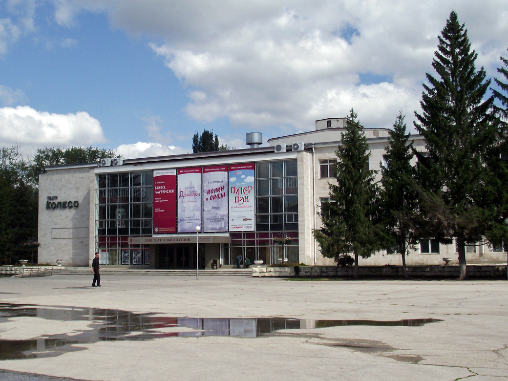 Тольятти, Улица Ушакова, 38 / Ленинградская улица, 31