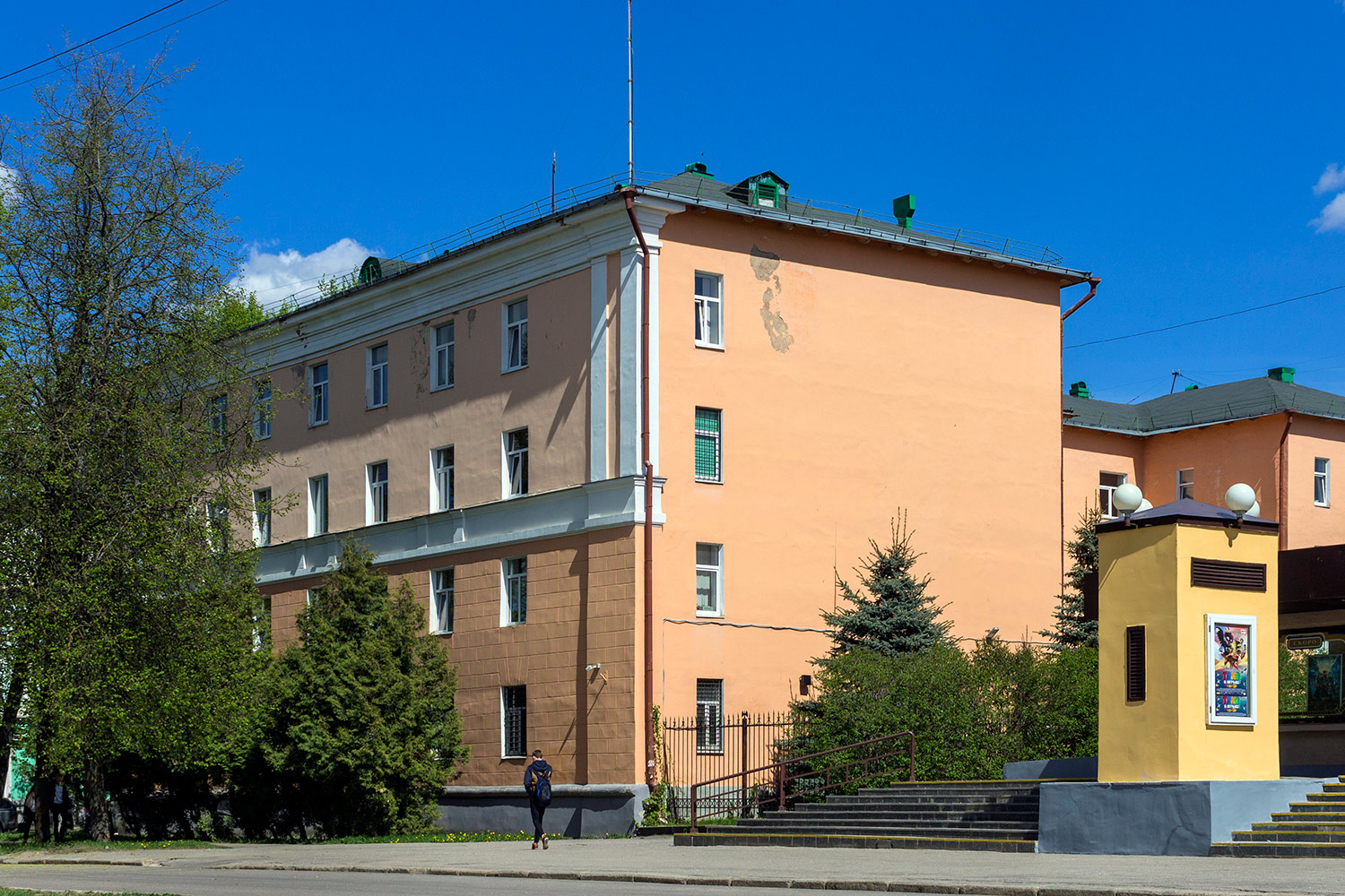 Великий Новгород, Улица Людогоща, 5 / Улица Черняховского, 68