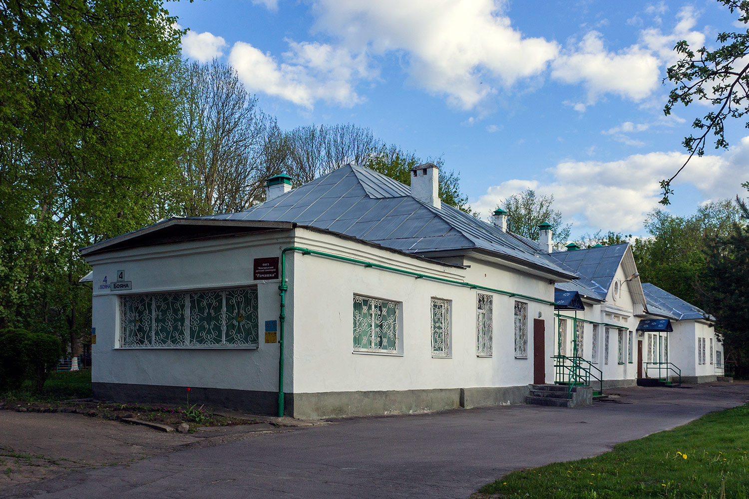 Великий Новгород, Дворцовая улица, 7 / Улица Бояна, 4