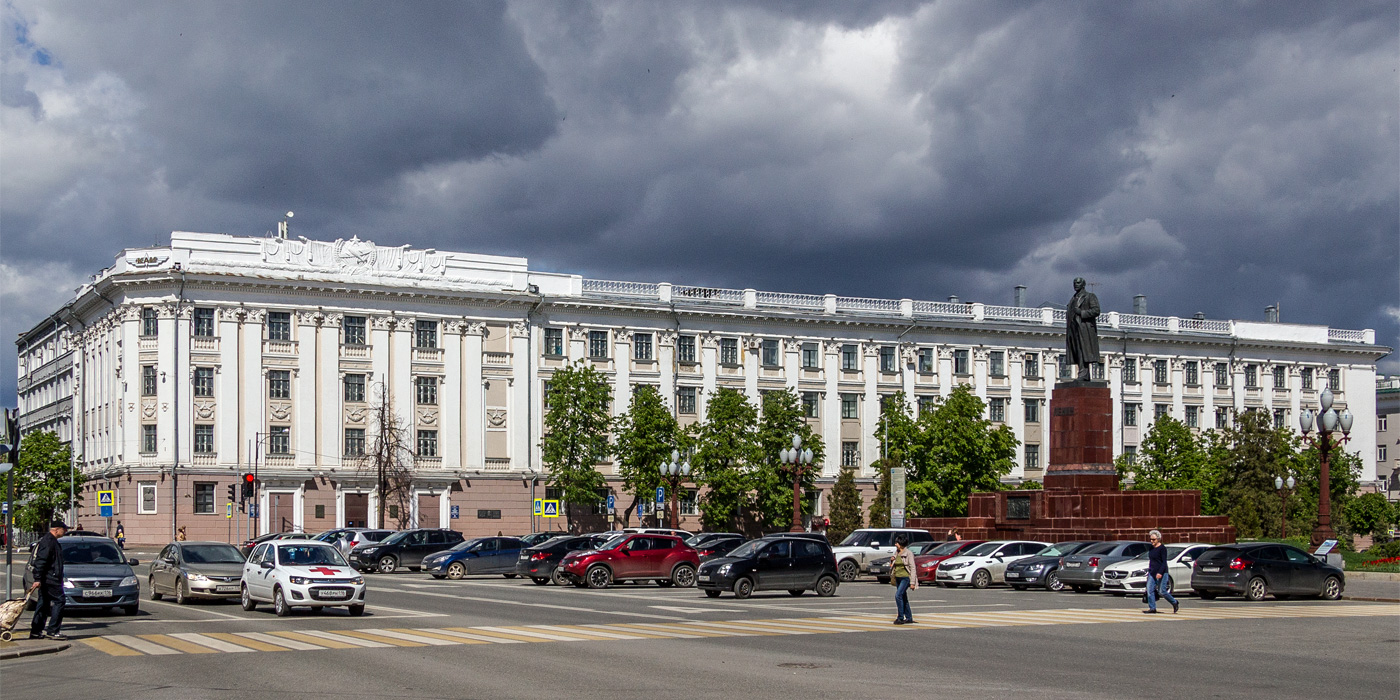 Казань, Улица Карла Маркса, 31 / Театральная улица, 7