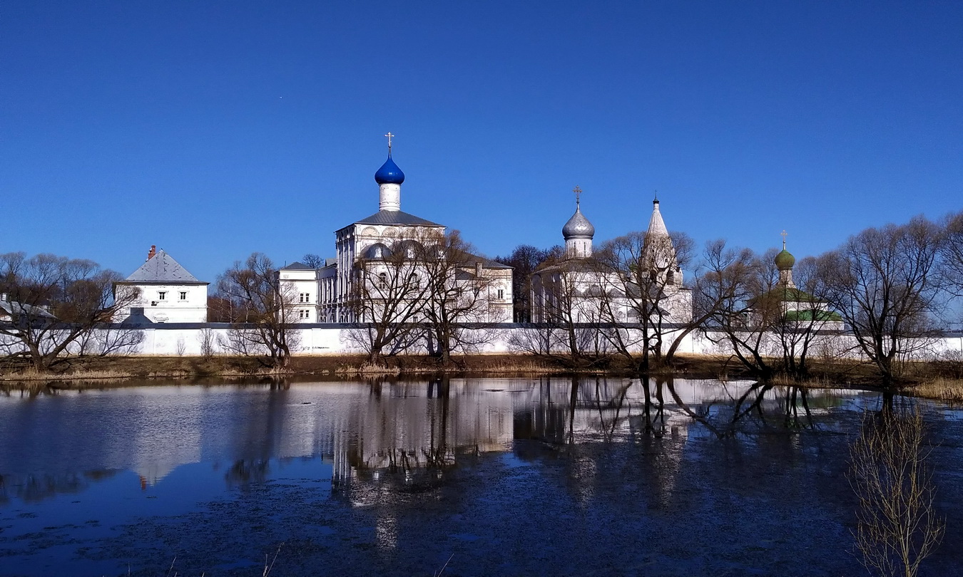 Pereslavl-Zalessky, Луговая улица, 7 Братский корпус; Луговая улица, 7 Церковь Похвалы Богородицы; Луговая улица, 7 (Троицкий собор); Луговая улица, 7 (Колокольня); Луговая улица, 7 (Всехсвятская церковь). Pereslavl-Zalessky — Panoramas