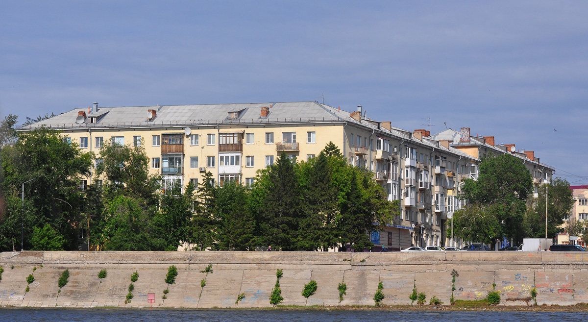 Омск, Ленинградская площадь, 1 / Улица Ленина, 42