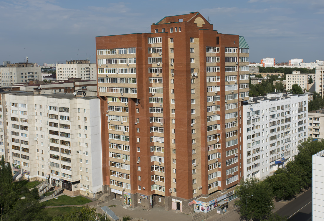 Ufa, Революционная улица, 165; Революционная улица, 163 / Улица Мингажева, 154; Улица Мингажева, 156