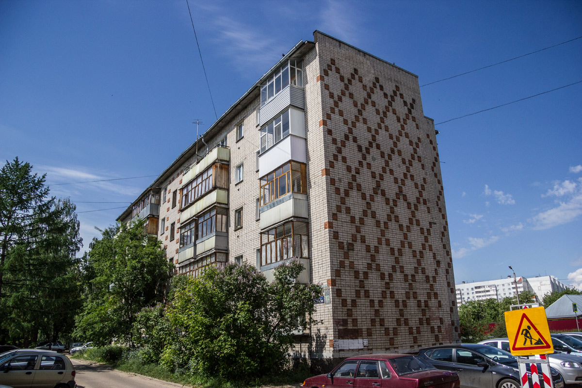 Казань, Молодёжная улица, 12