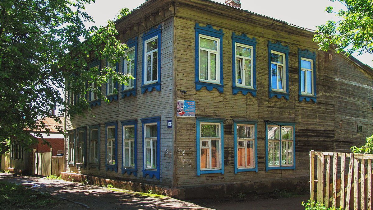 Уфа, Коммунистическая улица, 106