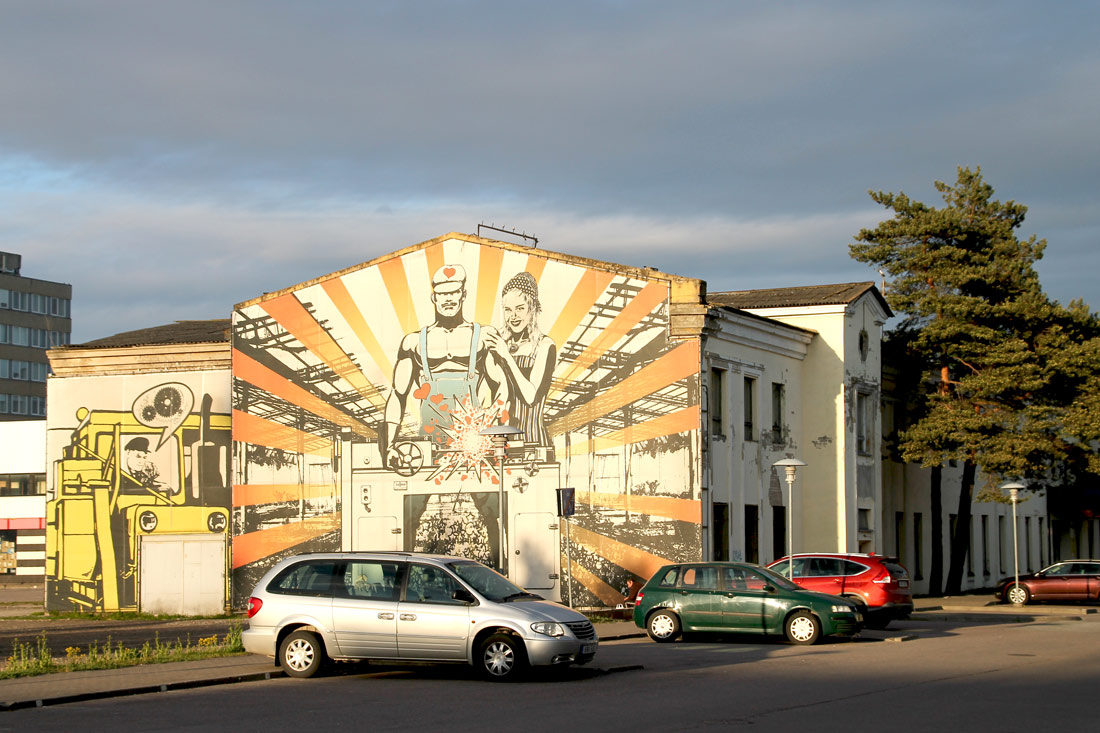 Tallinn, Mustamäe tee, 8. Монументальное искусство (мозаики, росписи)
