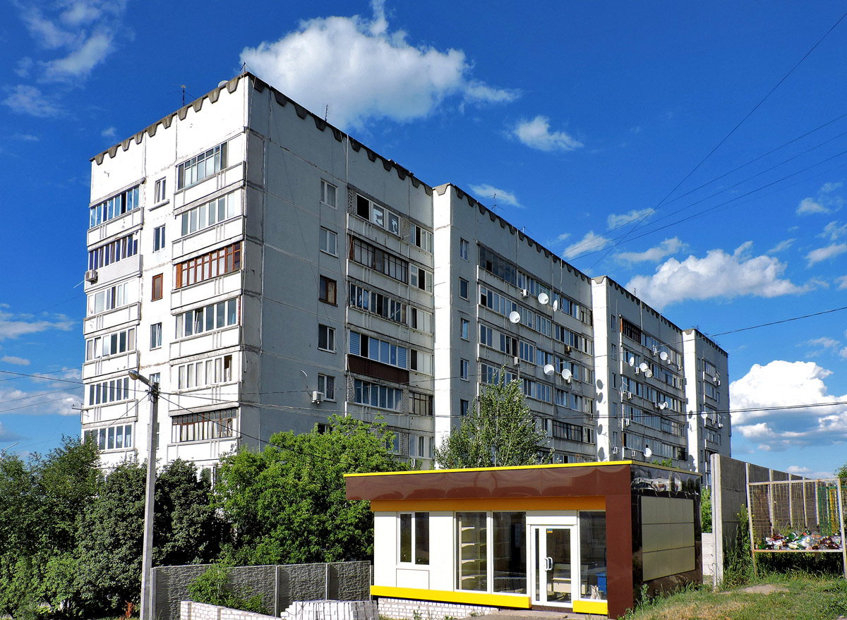 Песочин, Молодёжная улица, 1