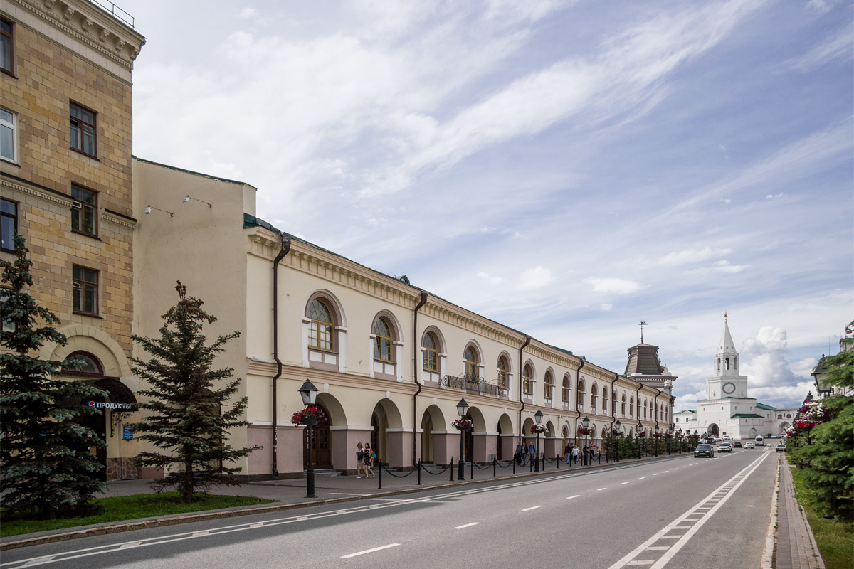 Казань, Кремлёвская улица, 2 / Улица Чернышевского, 6