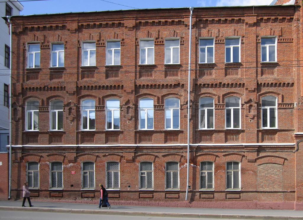 Уфа, Коммунистическая улица, 23 / Улица Аксакова, 67