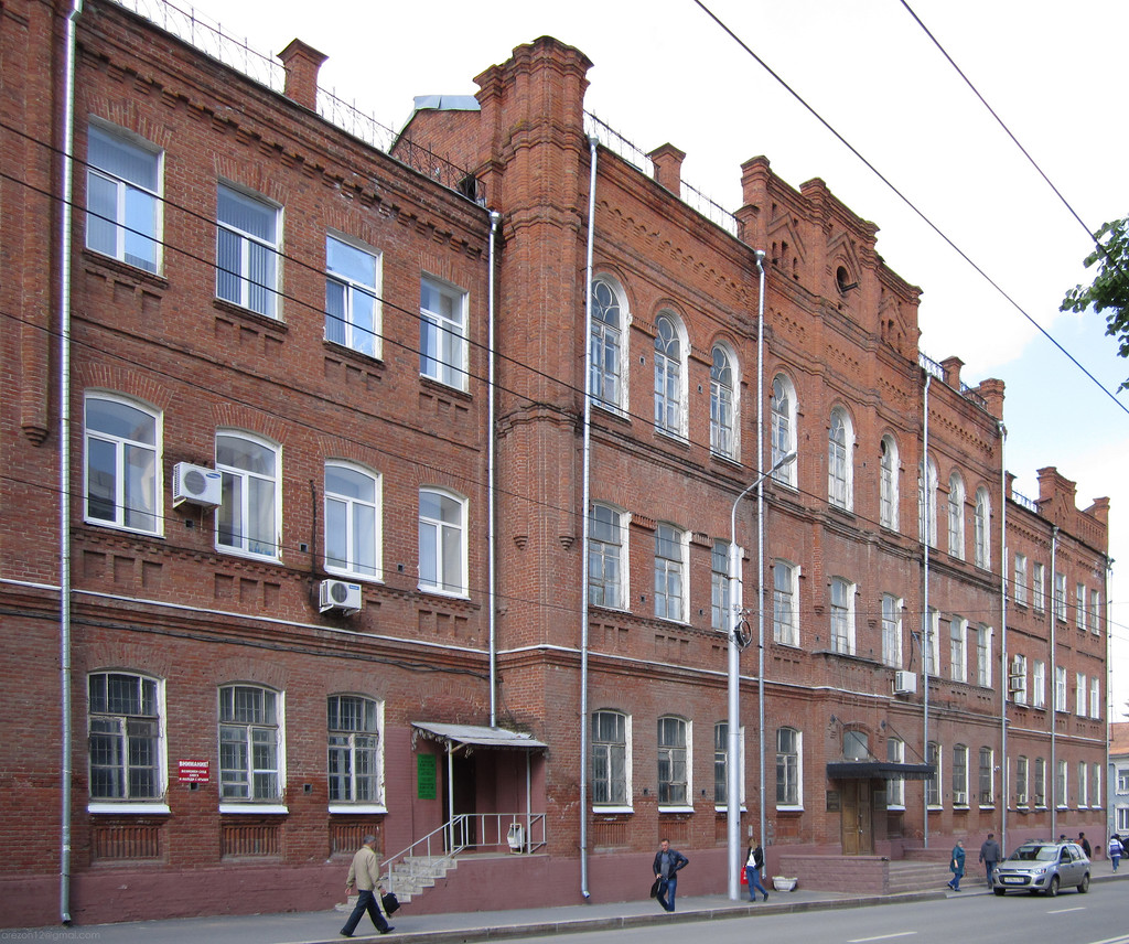 Уфа, Коммунистическая улица, 23 / Улица Аксакова, 67