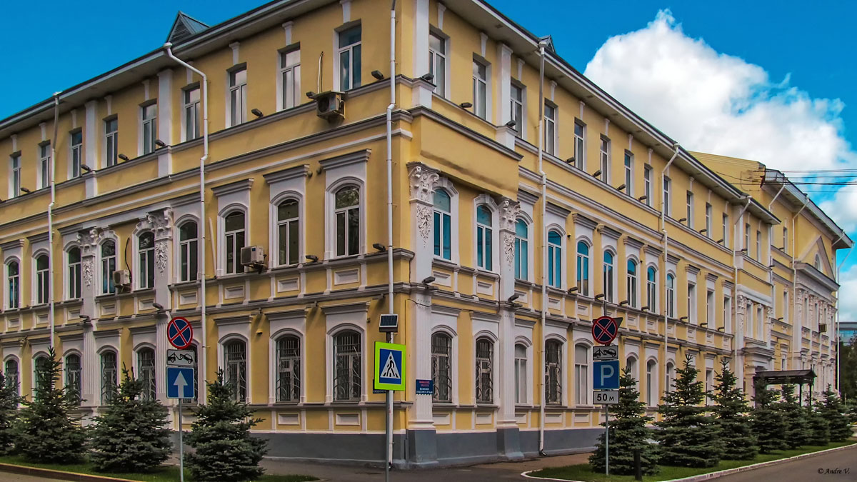 Ufa, Улица Александра Матросова, 1 / Улица Тукаева, 25