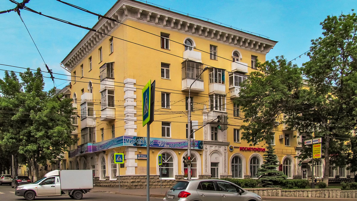 Уфа, Улица Октябрьской Революции, 9 / Улица Цюрупы, 23