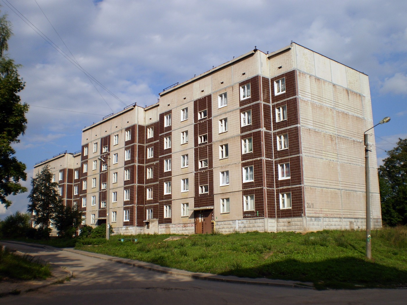 Луга, Улица Софьи Перовской, 20 / Улица Петра Баранова, 11
