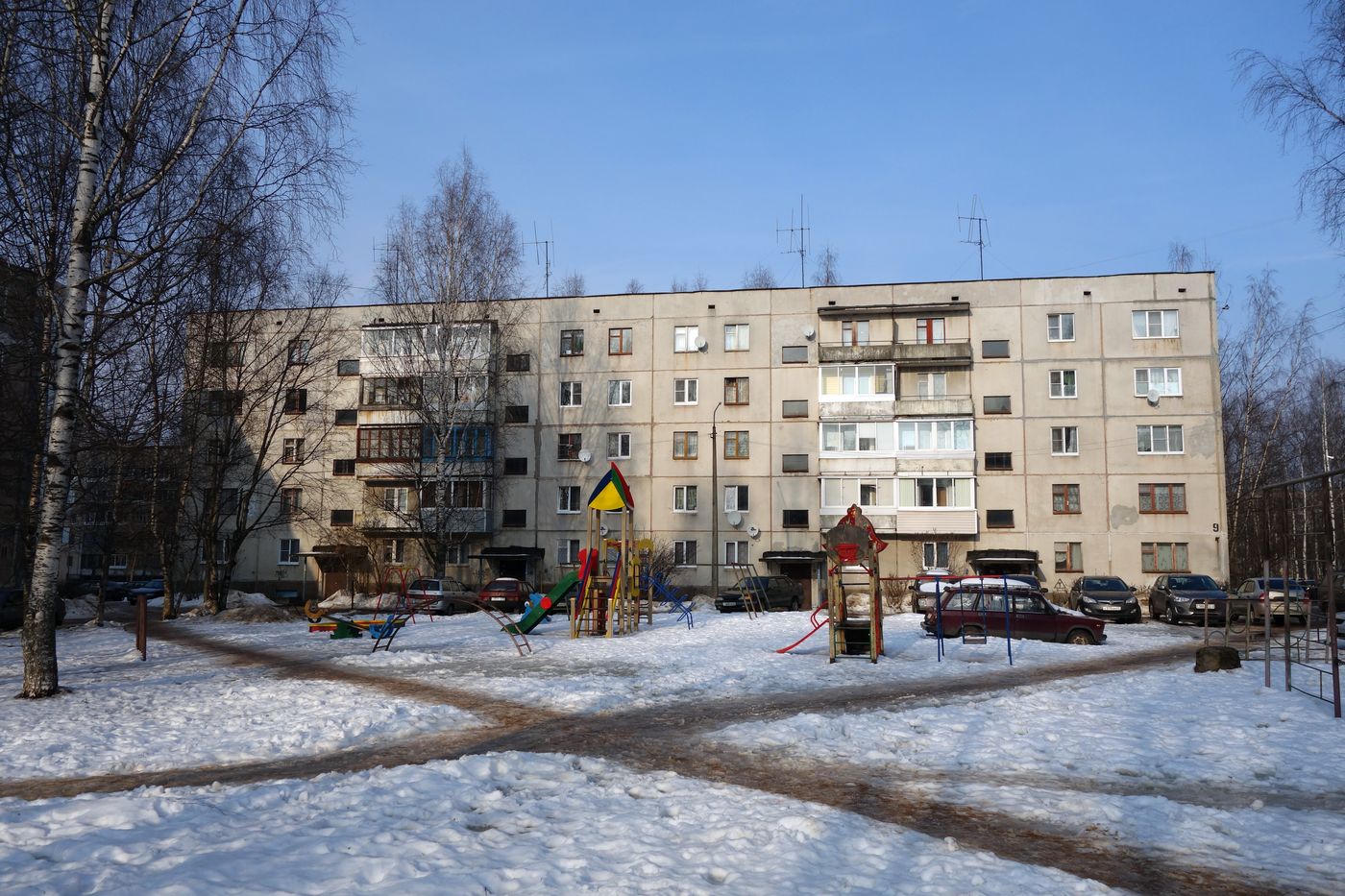 Тихвин, 2-й микрорайон, 9