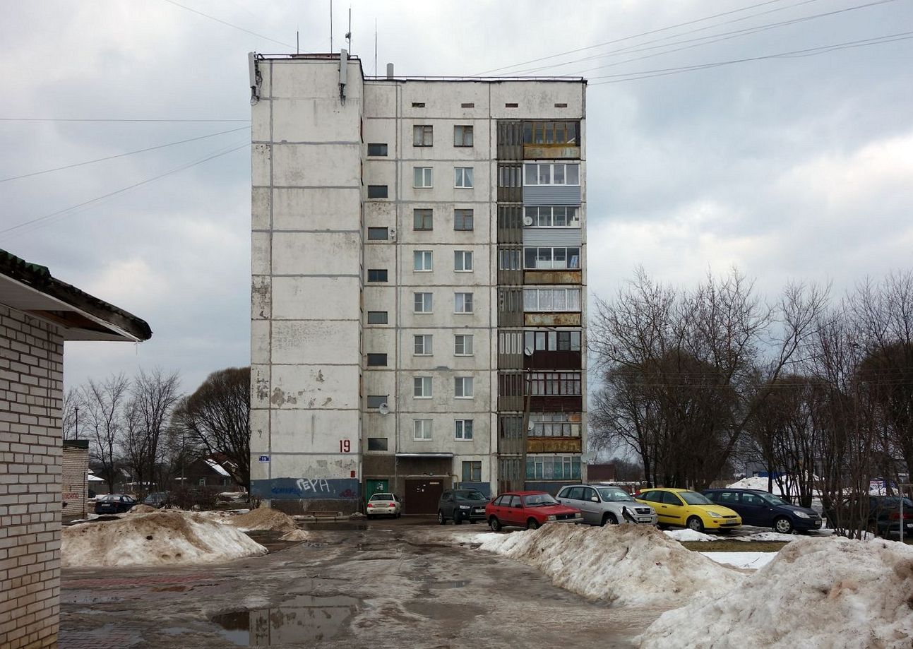 Тихвин, 4-й микрорайон, 19