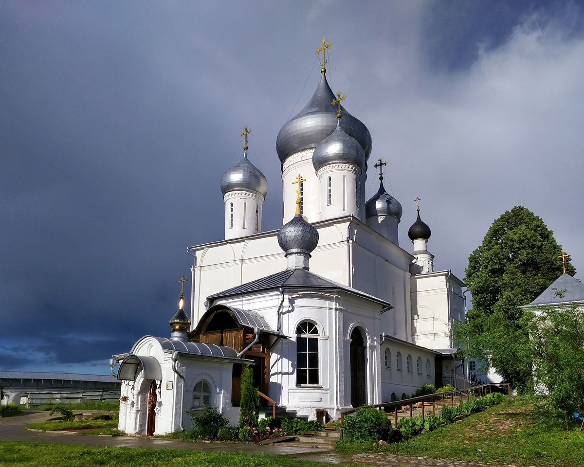 Переславский район, прочие н.п., С. Никитская слобода, Запрудная улица, 20 (Часовня над столпом св. Никиты); с. Никитская слобода, Запрудная улица, 20 (Никитский собор)