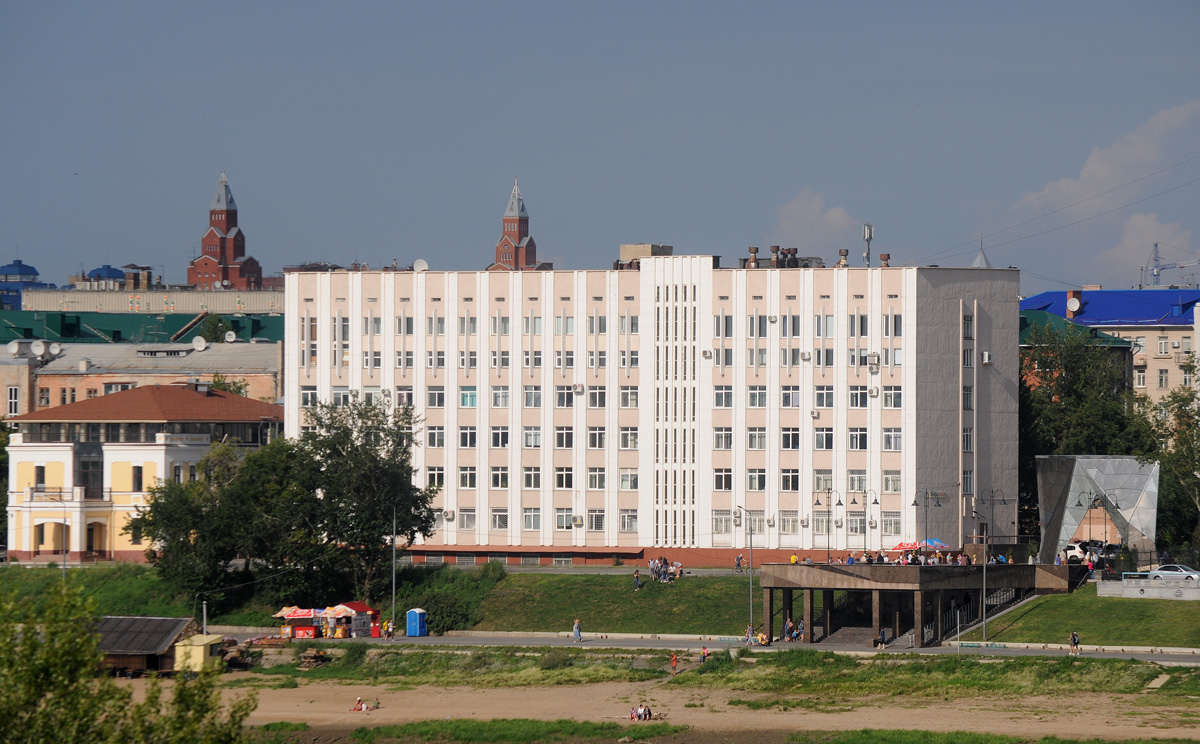 Омск, Улица 8 Марта, 8; Съездовская улица, 2 / Улица 8 Марта, 6