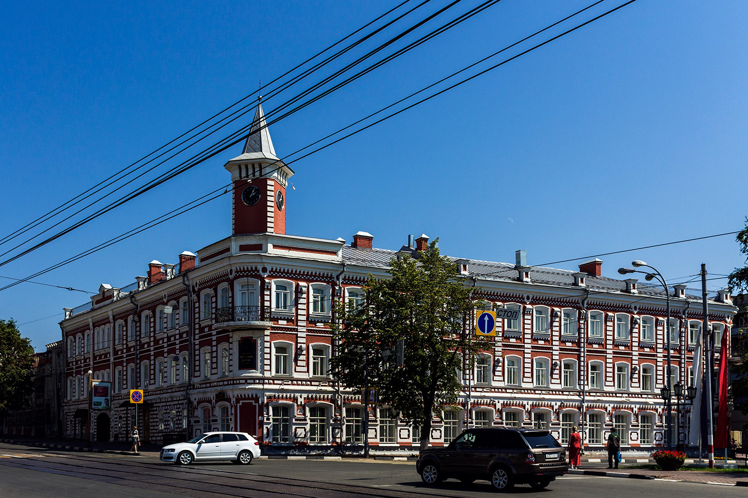 Ульяновск, Улица Гончарова, 20 / Улица Ленина, 138