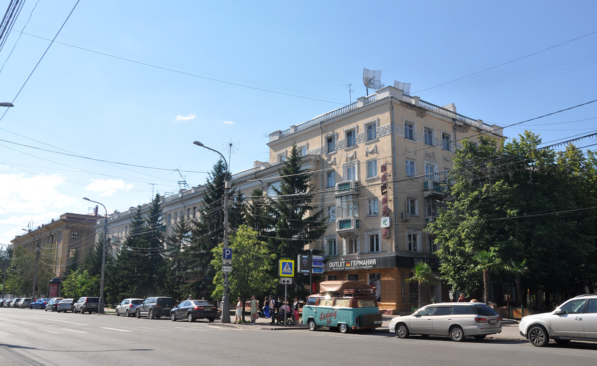 Красноярск, Проспект Мира, 106 / Улица Дзержинского, 3