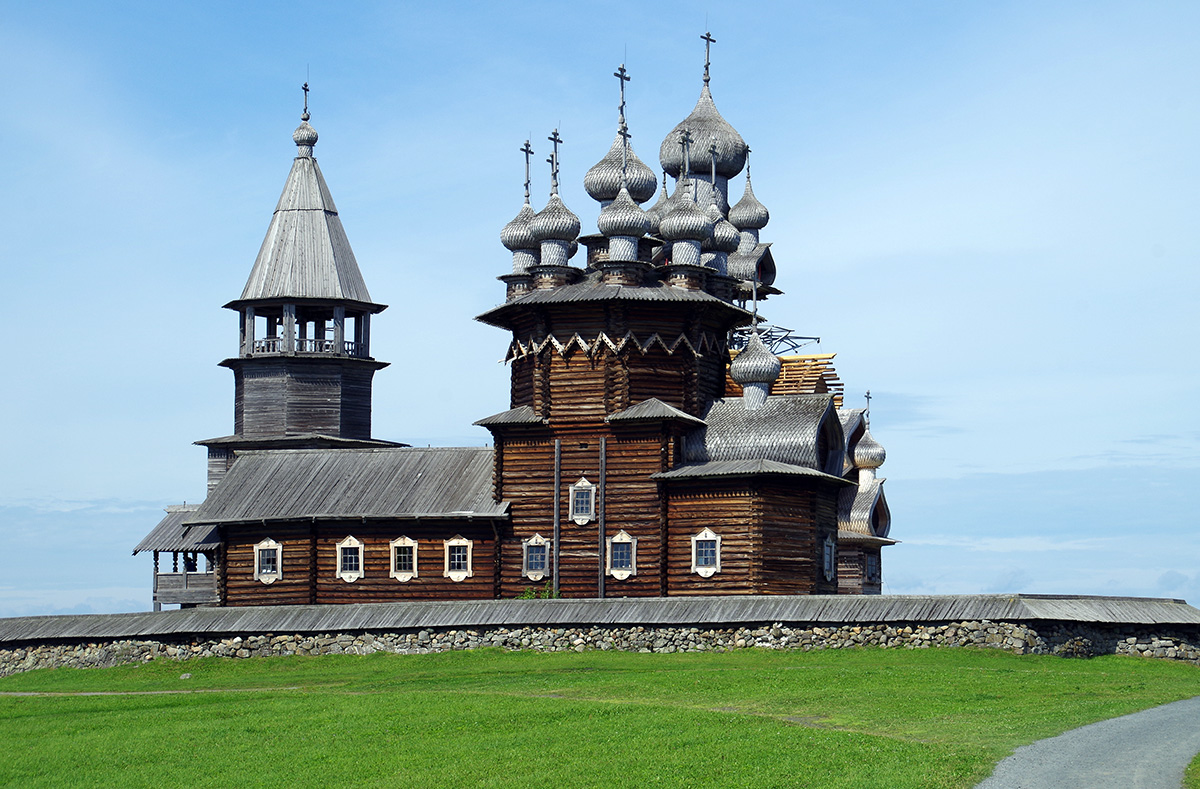 Медвежьегорский район, прочие н.п., Остров Кижи, Колокольня Кижского погоста; Остров Кижи, Церковь Покрова Пресвятой Богородицы