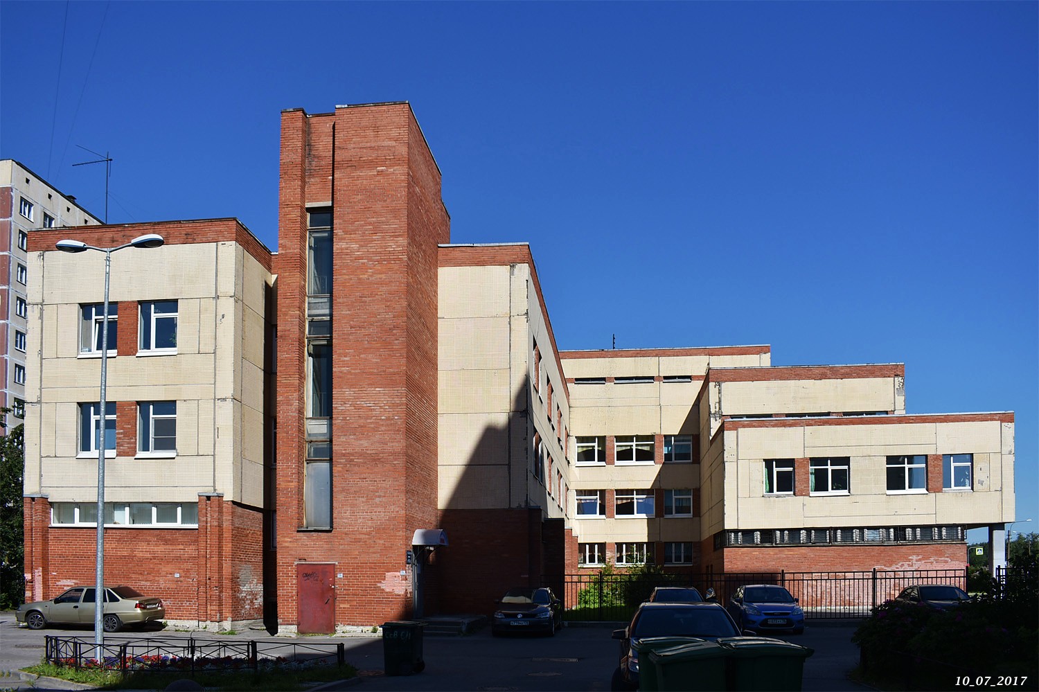 Санкт-Петербург, Улица Коммуны, 32 корп. 1