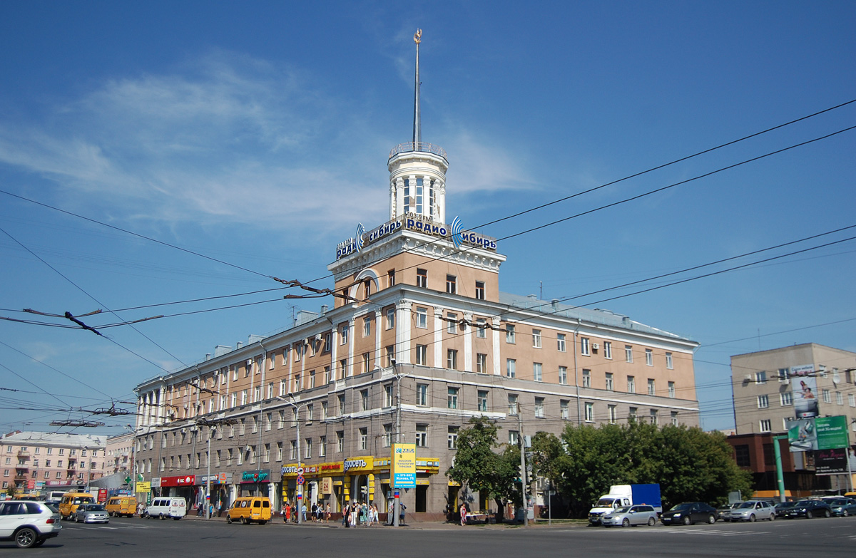 Омск, Проспект Карла Маркса, 29 / Улица Масленникова, 7