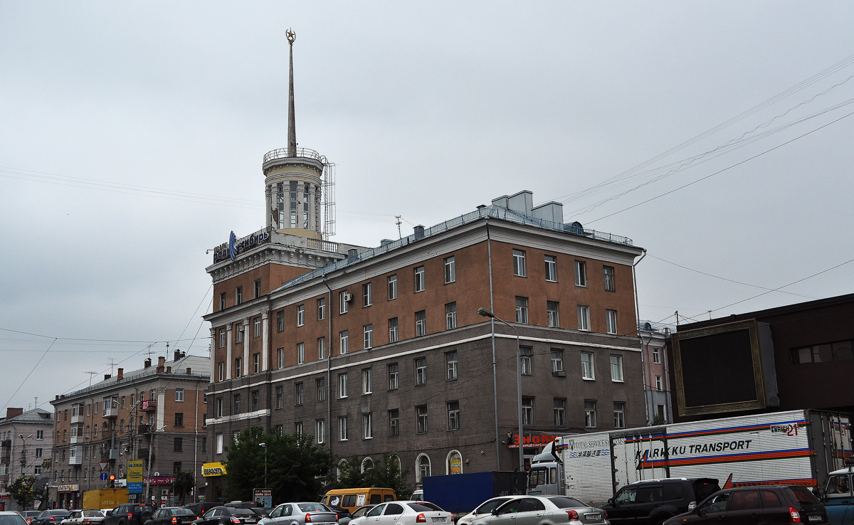 Омск, Проспект Карла Маркса, 29 / Улица Масленникова, 7