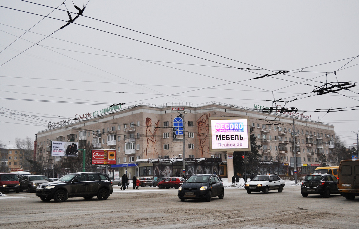 Омск, Проспект Карла Маркса, 31 / Улица Масленникова, 10