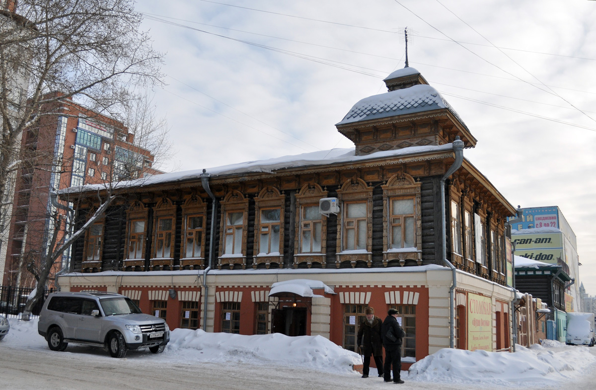 Омск, Улица Маршала Жукова, 95 / Съездовская улица, 48