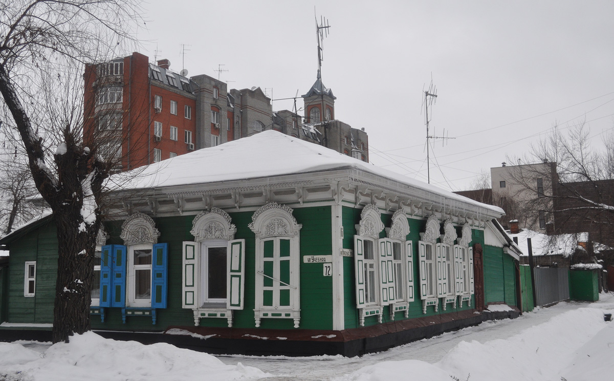 Омск, Учебная улица, 72 / Улица Красных Зорь, 16. Резные орнаменты (кроме наличников)