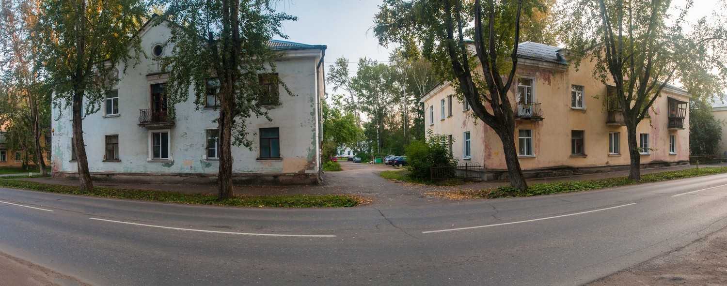 Глазов, Комсомольская улица, 2; Улица Тани Барамзиной, 33