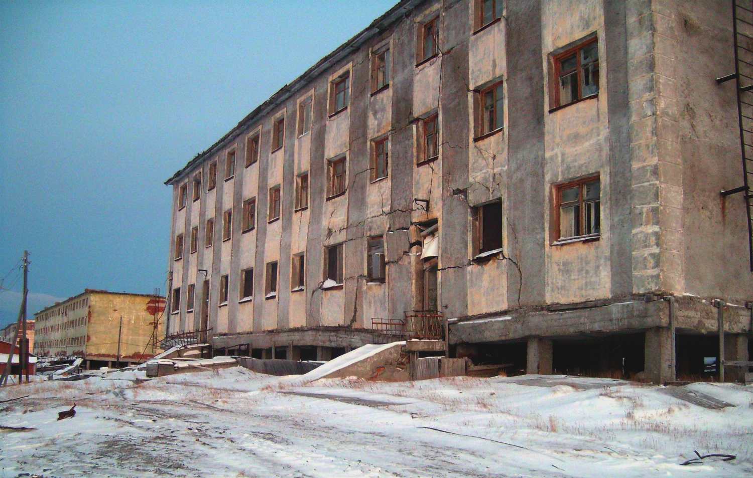 Амдерма, Улица Ревуцкого, 9; Улица Дубровина, 13