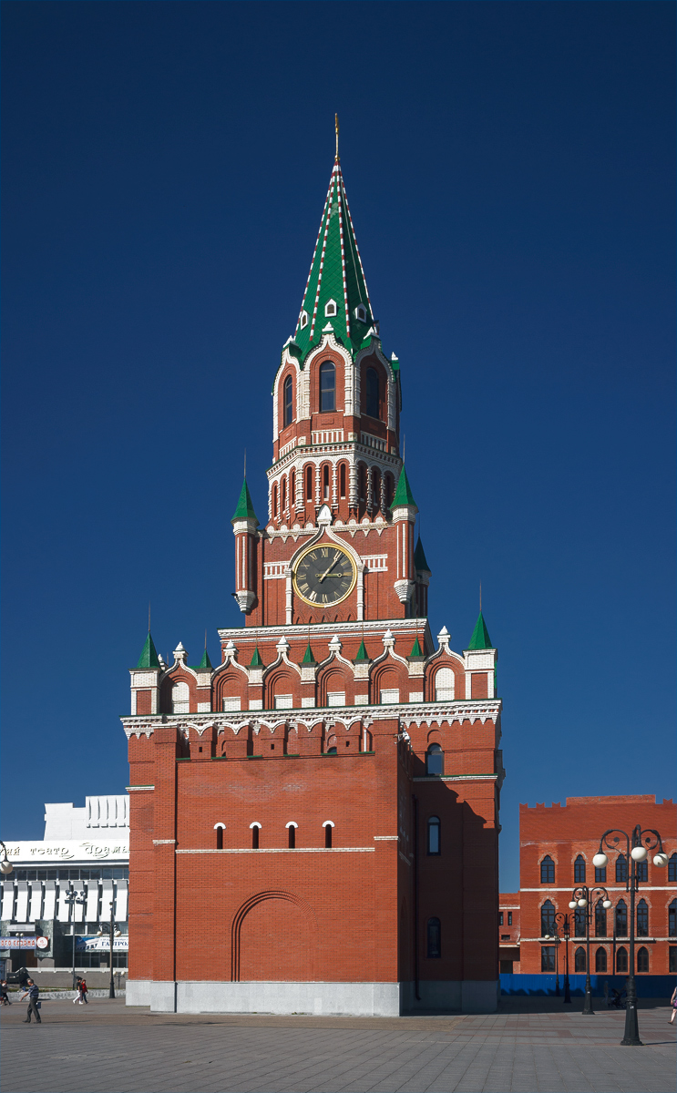 Йошкар-Ола, Площадь Республики Пресвятой Девы Марии, 1