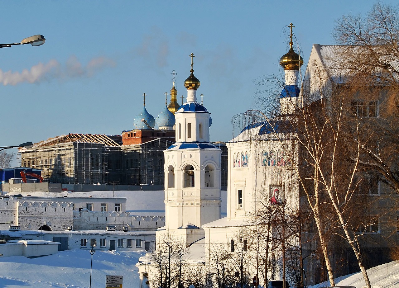 Казань, Кремль, 3; Кремль, 2; Большая Красная улица, 1 / Федосеевская улица, 2