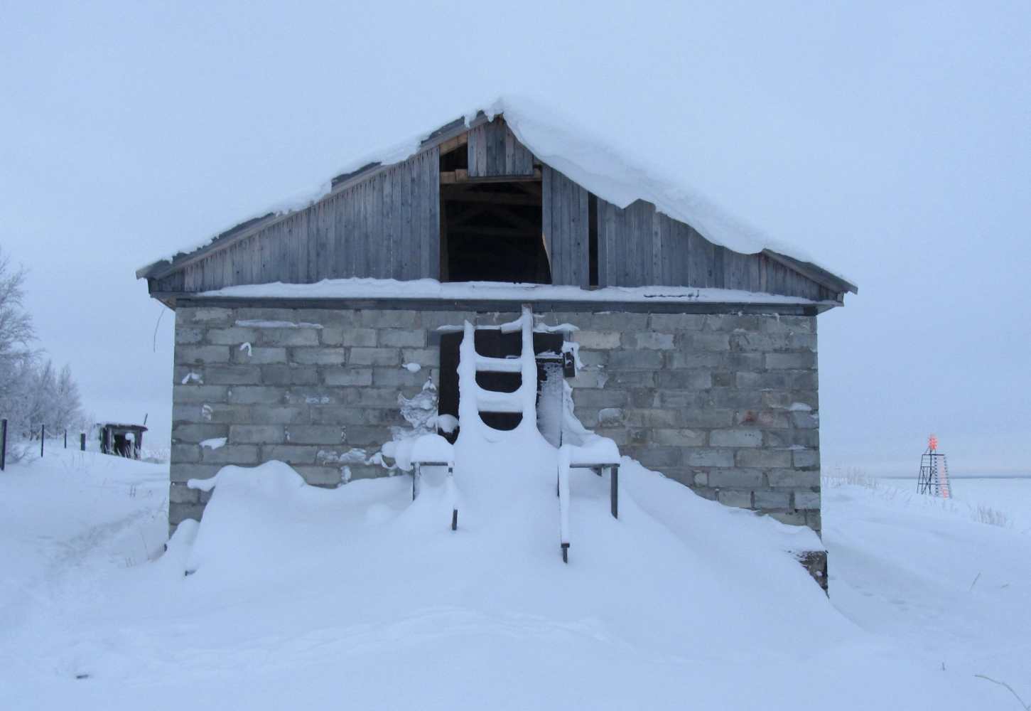 Искателей, Озёрная улица, водонапорная башня