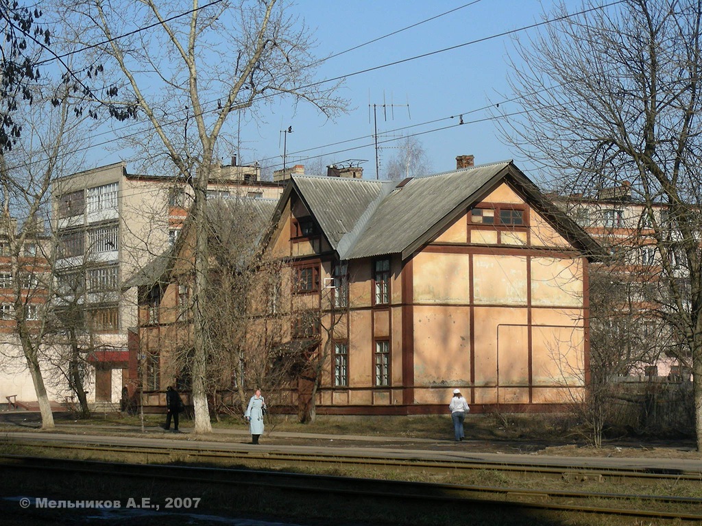 Иваново, Улица Красных Зорь, 10 / Улица Менделеева, 13
