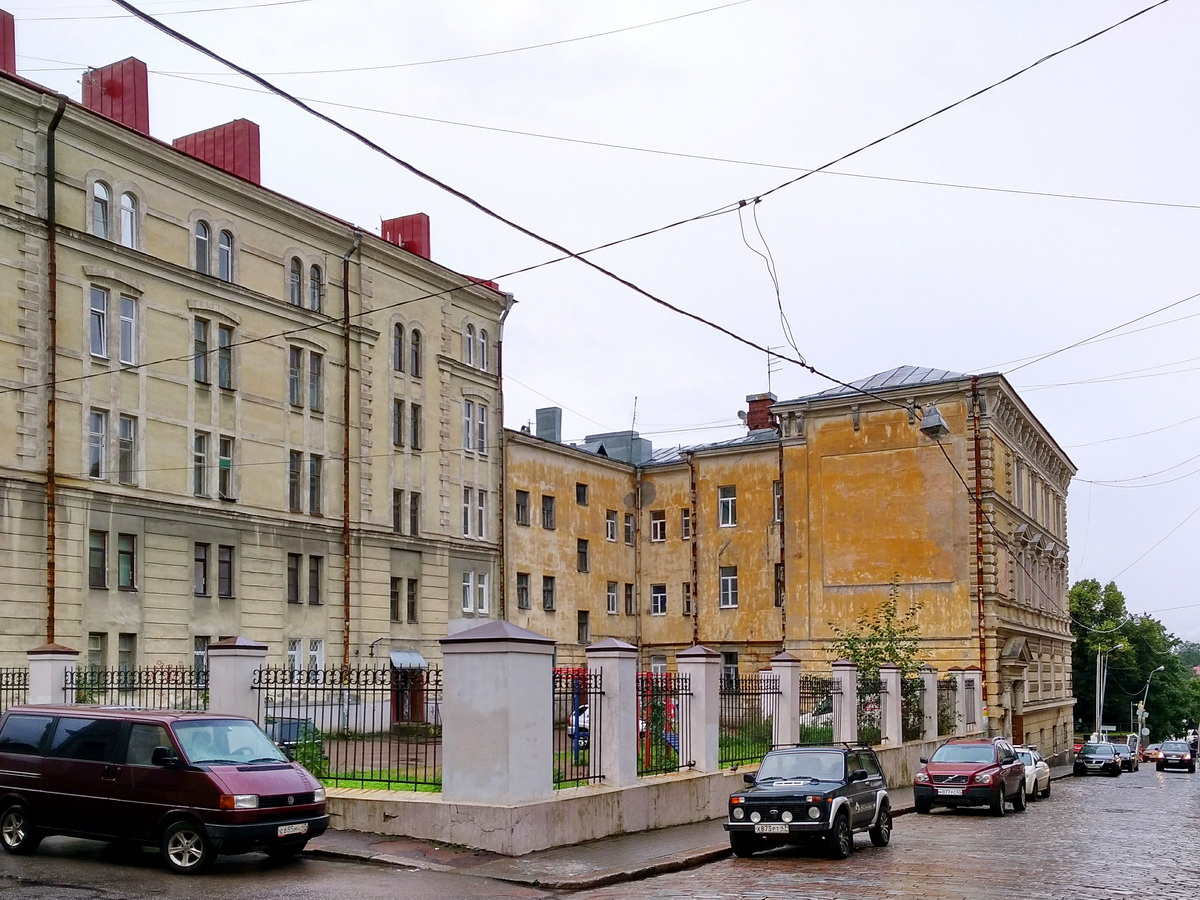 Выборг, Подгорная улица, 6; Крепостная улица, 1