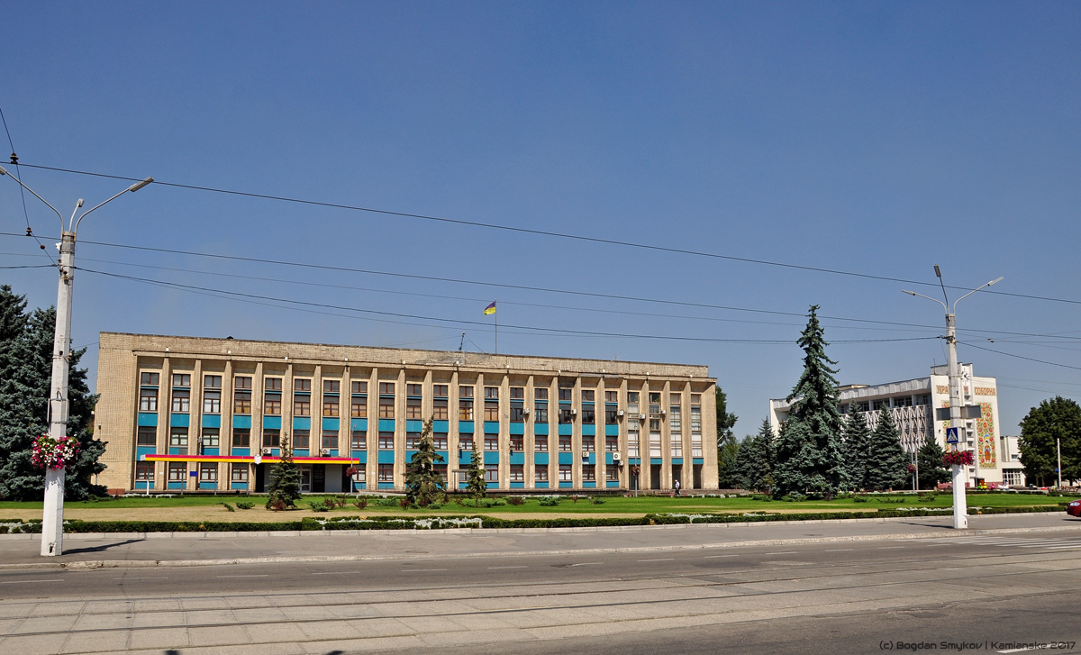 Каменское, Площадь Петра Калнышевского, 2