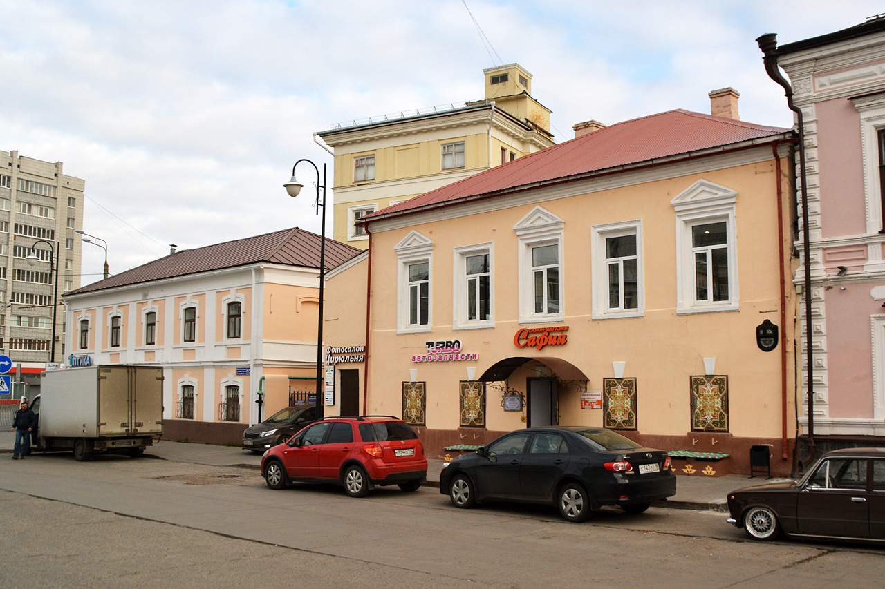 Kaasan, Улица Каюма Насыри, 1 / Улица Татарстан, 5Б