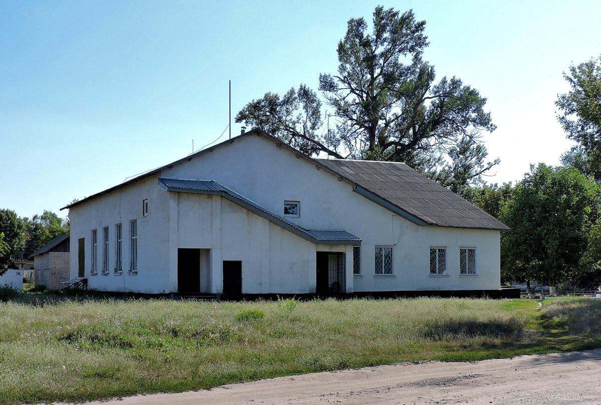 Купянский район, прочие н.п., с. Новоосиново, Молодежная улица, 1