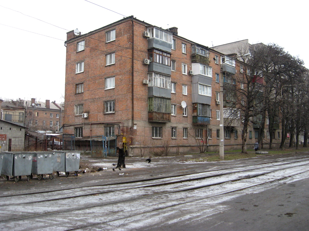 Днепр, Улица Романа Шухевича, 8-12