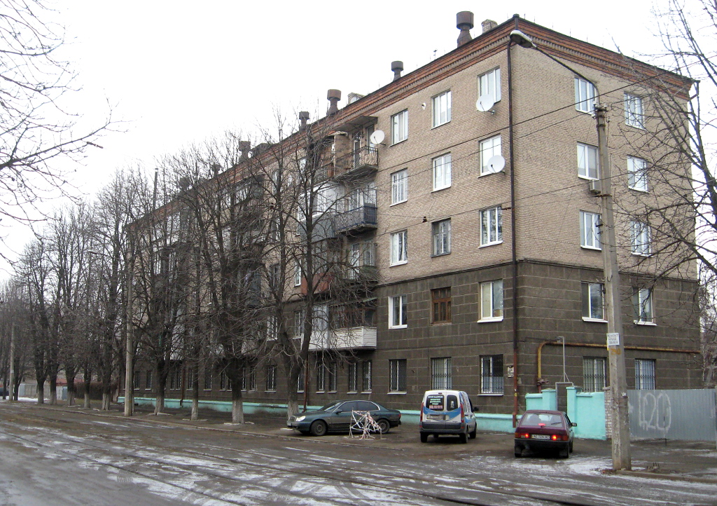 Днепр, Улица Романа Шухевича, 28-32