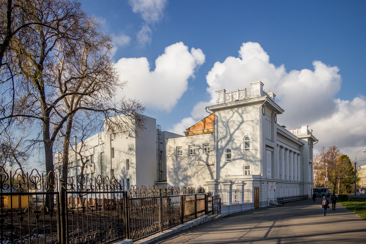 Казань, Улица Карла Маркса, 74 / Улица Курашова, 44; Улица Карла Маркса, 74
