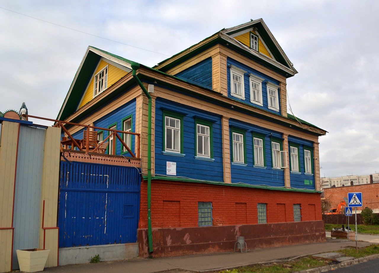 Казань, Улица Шигабутдина Марджани, 16 / Улица Зайни Султана, 1