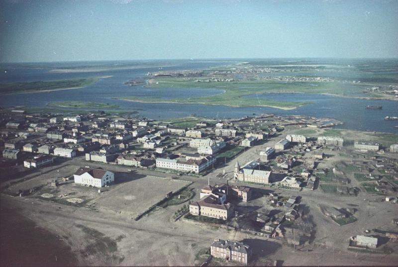 Naryan-Mar, Улица Ленина, 17*; Улица Выучейского, 31*; Улица Выучейского, 29. Naryan-Mar — Miscellanous photos
