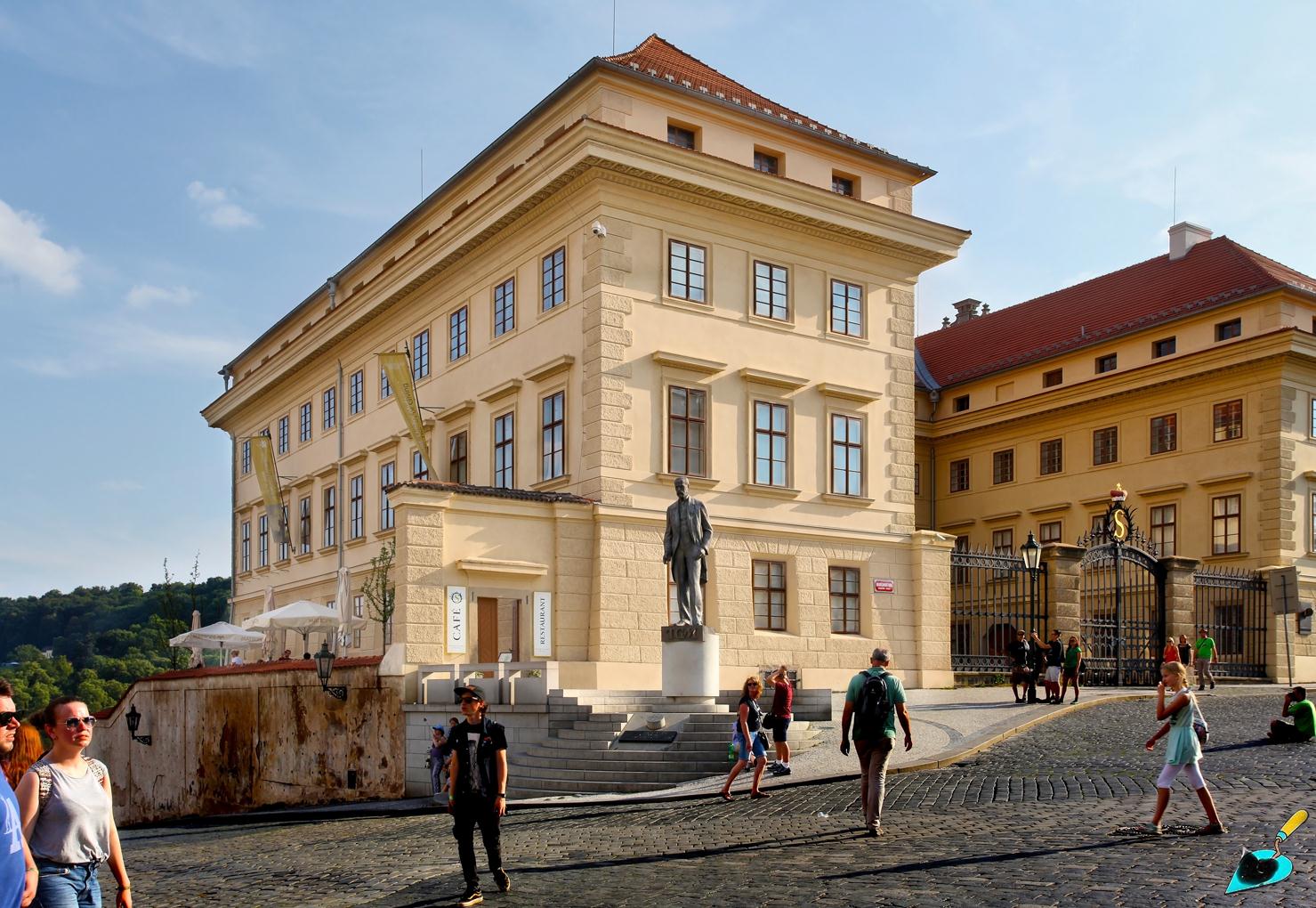 Прага, Hradčanské náměstí, 1