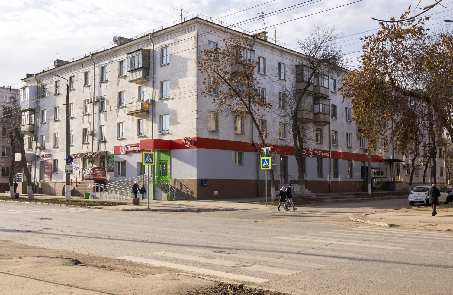 Новокуйбышевск, Улица Кадомцева, 8 / Улица Миронова, 16