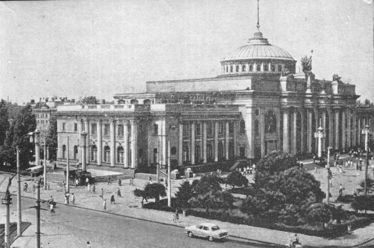 Odesa, Привокзальна площа, 2