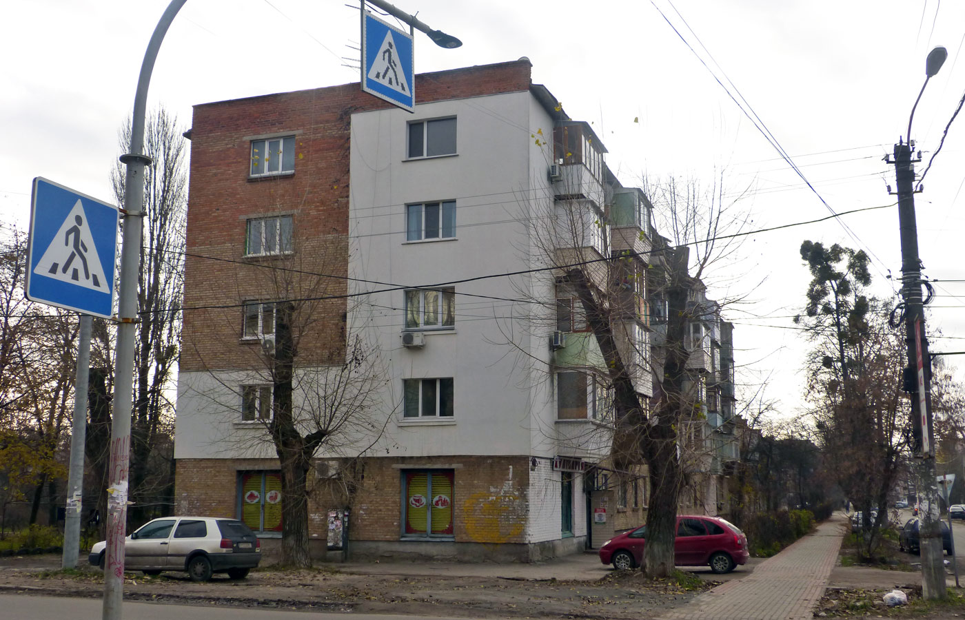 Боярка, Улица Богдана Хмельницкого, 82 / улица Независимости, 19